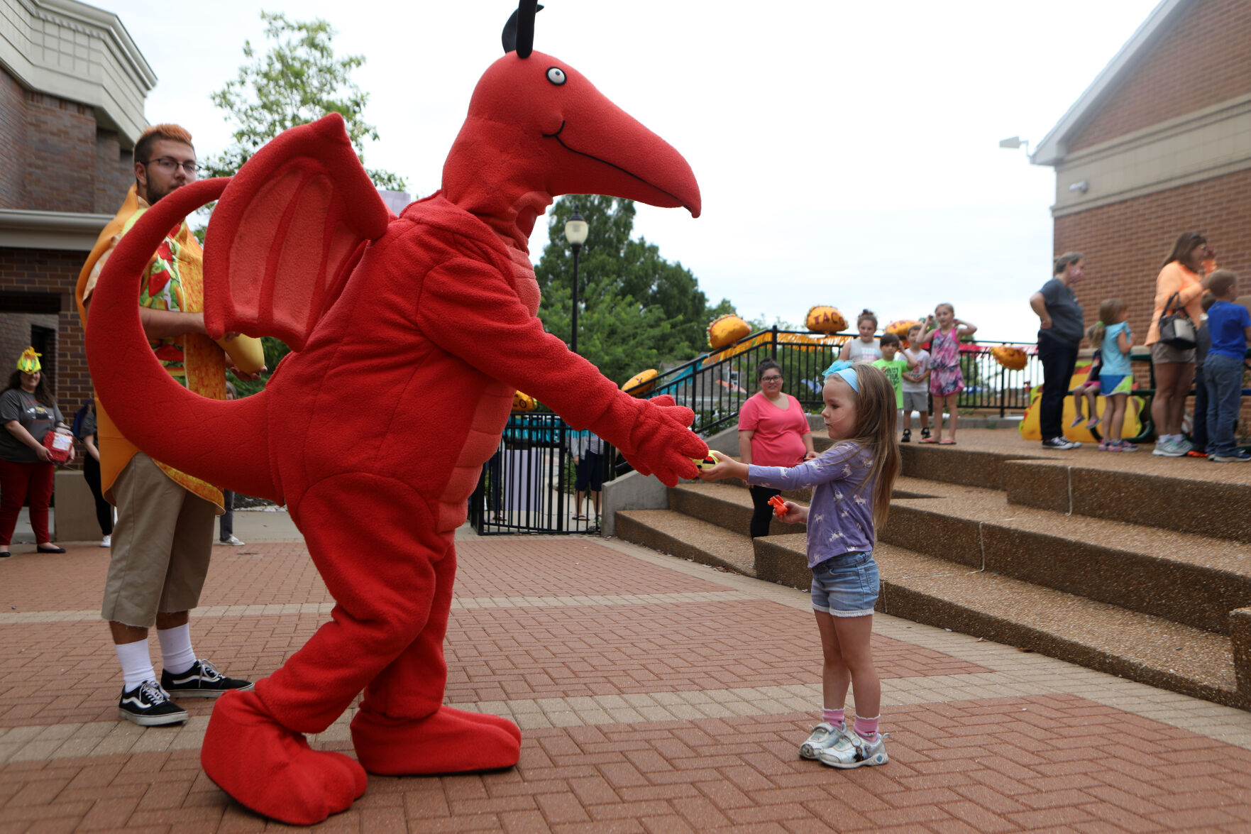 Josephine Feltmann shows a taco to the dragon